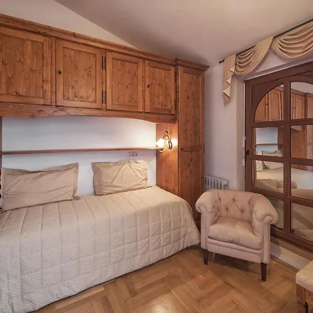 Rosa By Aloumon Turizam Bed & Breakfast